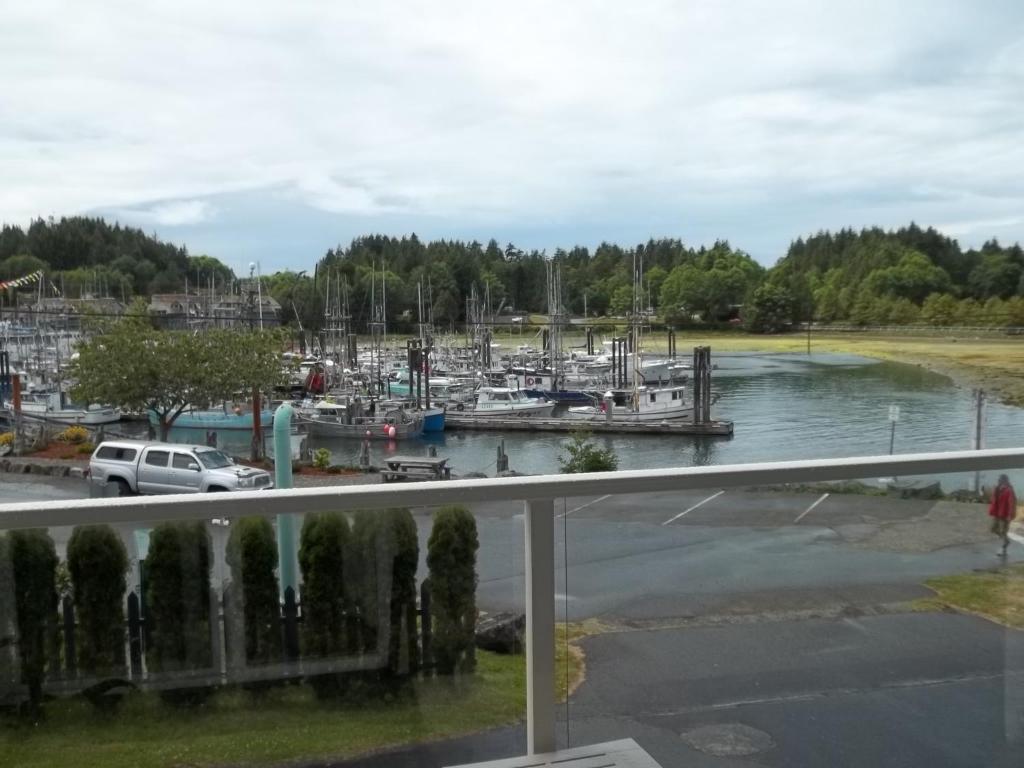 Bayshore Waterfront Inn Ucluelet Eksteriør billede