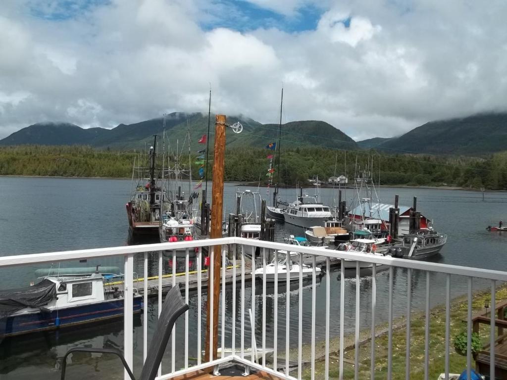 Bayshore Waterfront Inn Ucluelet Eksteriør billede