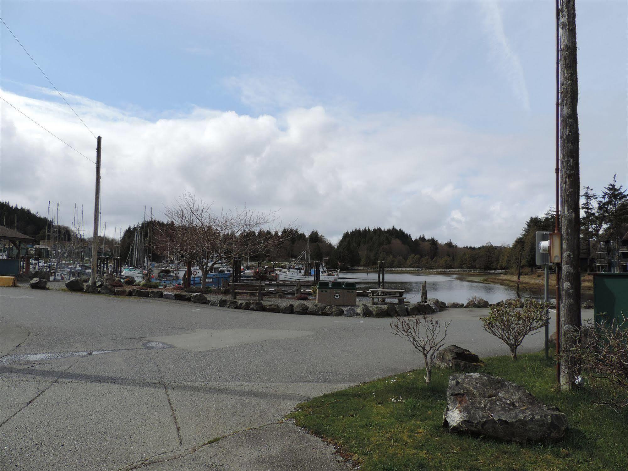 Bayshore Waterfront Inn Ucluelet Eksteriør billede